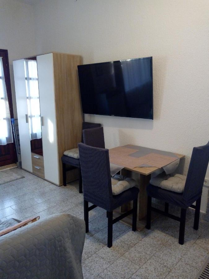 Apartmani Alma Pula Exterior foto